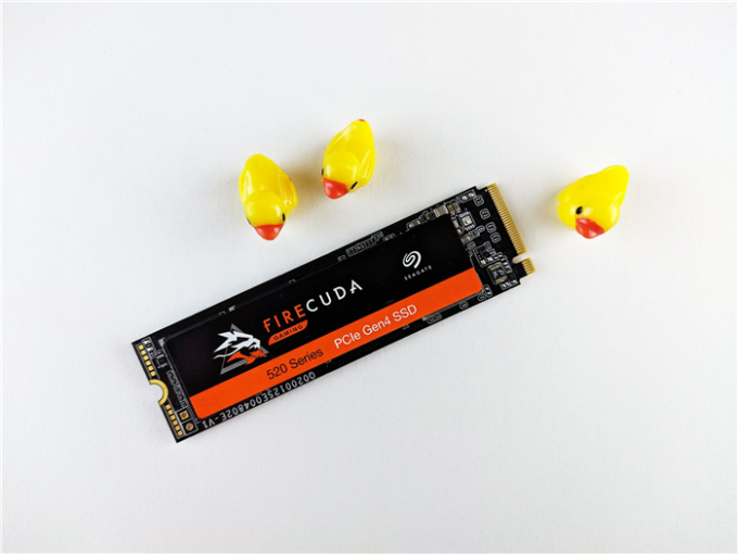 搭载M2接口的固态硬盘