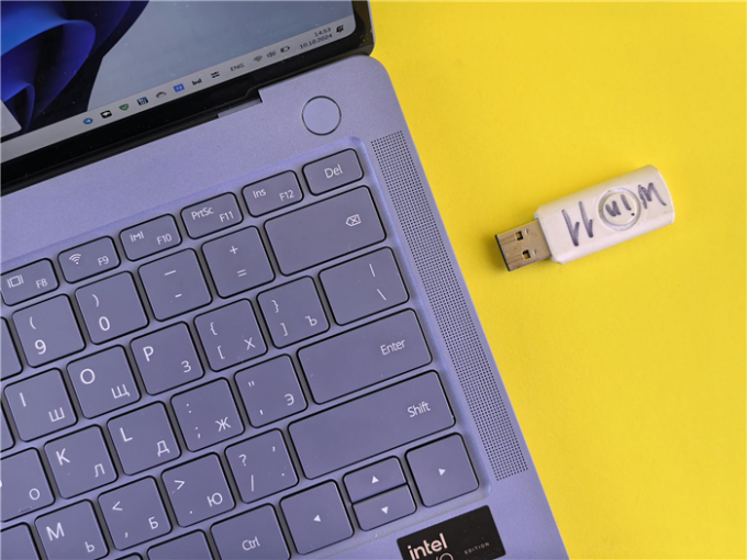 用U盘连接笔记本电脑