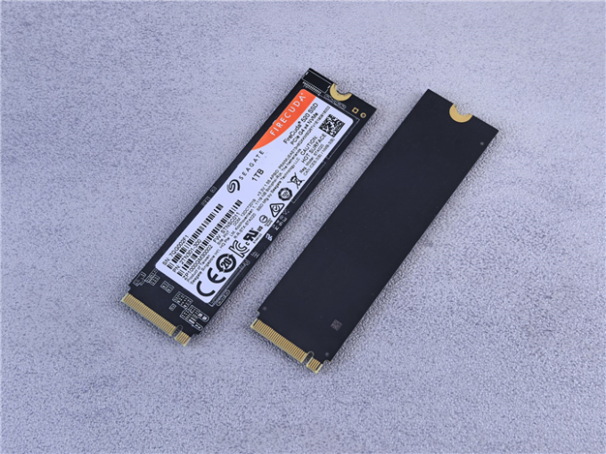 采用M2接口的固态硬盘